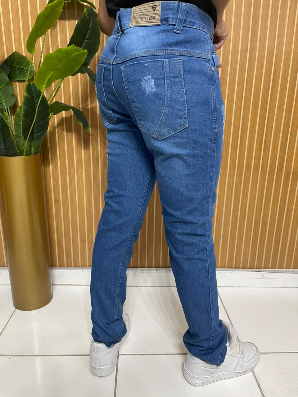 Calça Jeans Masculina Azul Claro Com Destroyed - Imagem 2